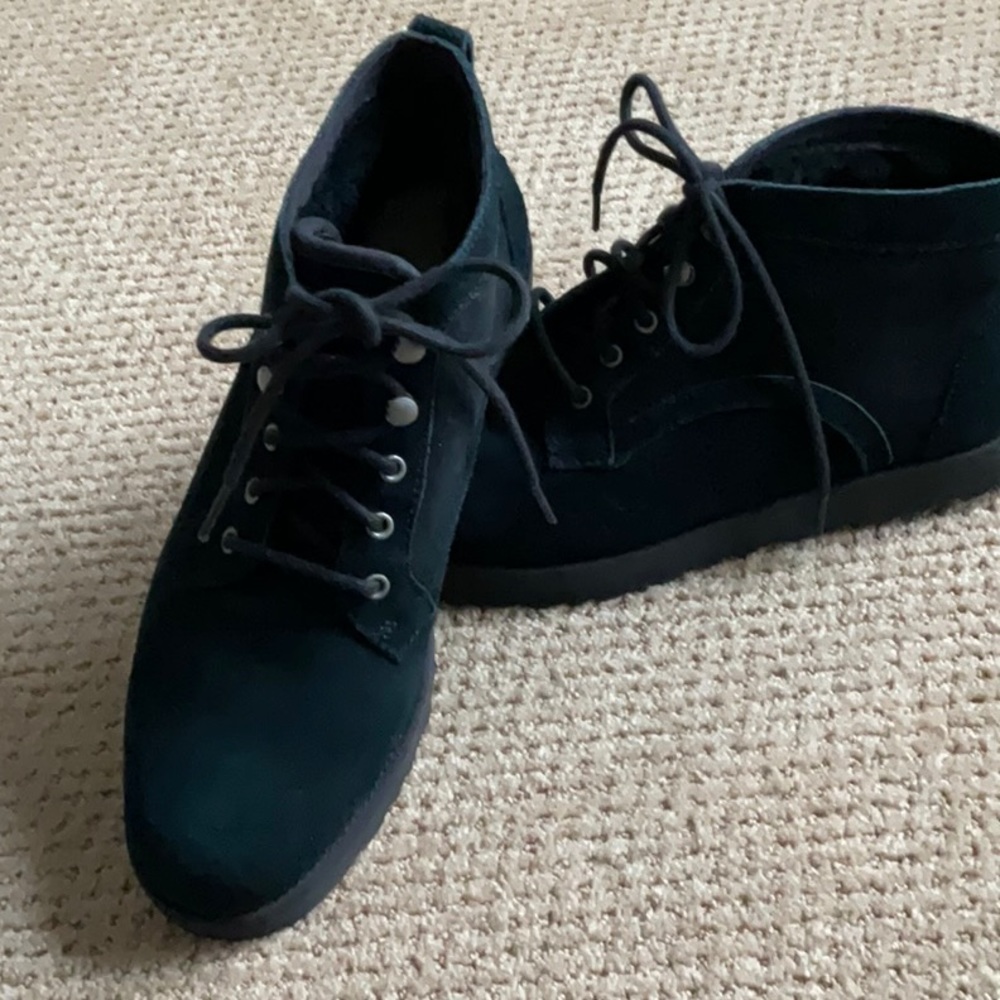 Ladies UGG Bethany Boots. Size 11. NWOT